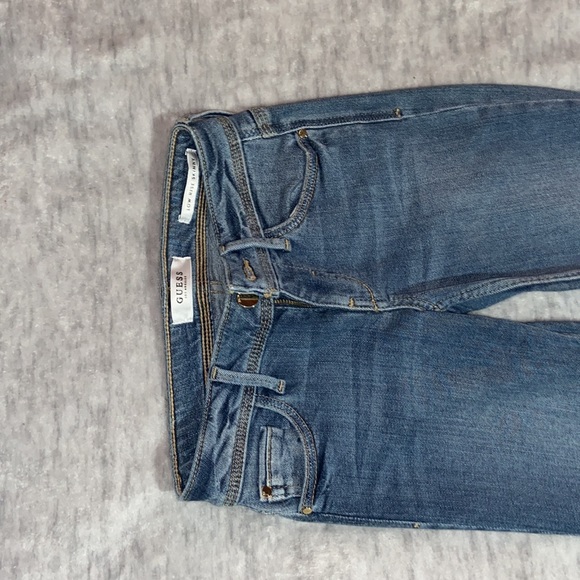 BRAND NEW GUESS JEANS - Picture 2 of 3